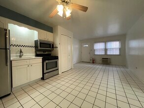 2132 N Harlem Ave, Unit 1F in Elmwood Park, IL - Building Photo - Building Photo