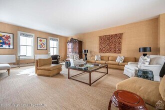 613 Warren St, Unit 2 in Hudson, NY - Foto de edificio - Building Photo