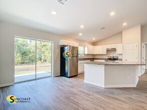 22 Tropicana Parkway W in Cape Coral, FL - Foto de edificio - Building Photo