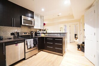 1203 Beacon St in Brookline, MA - Foto de edificio - Building Photo