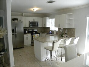 3466 SW 23rd St in Miami, FL - Building Photo - Building Photo