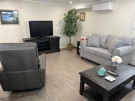 321 W Walnut St in Long Beach, NY - Building Photo