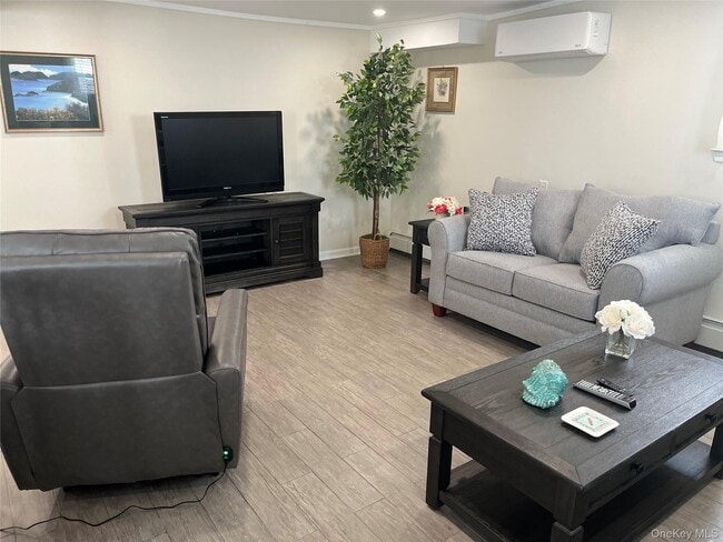 property at 321 W Walnut St