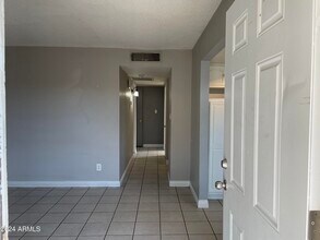 8333 W Roma Ave in Phoenix, AZ - Building Photo - Building Photo
