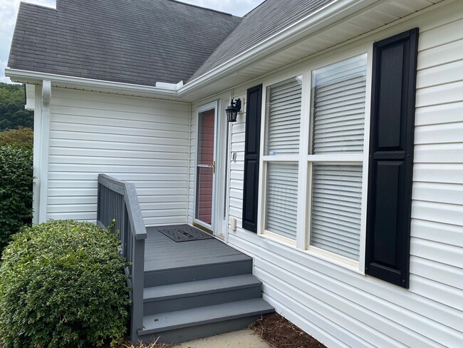 97 Rotunda Cir in Asheville, NC - Building Photo - Building Photo