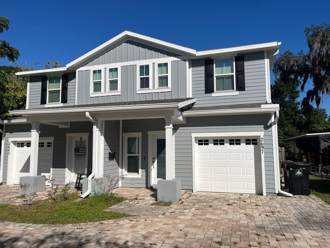 2697 E Washington St