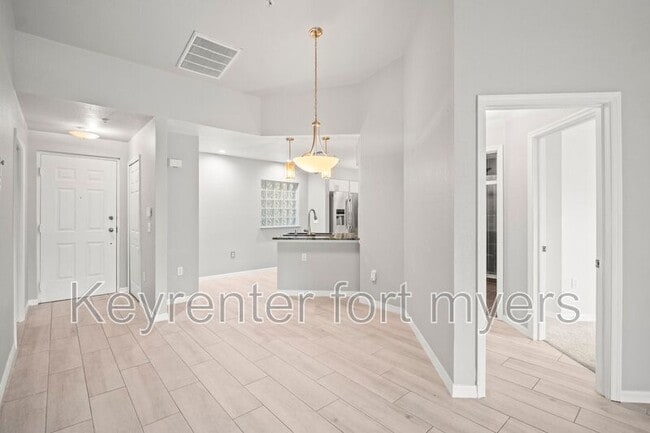 12505 McGregor Blvd in Ft. Myers, FL - Foto de edificio - Building Photo