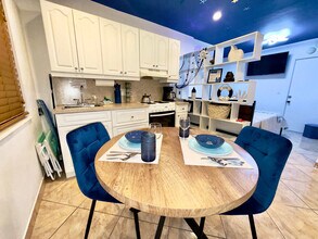 330 Grant St in Hollywood, FL - Building Photo - Building Photo