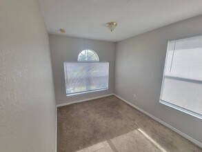 736 Platypus Ct in Kissimmee, FL - Foto de edificio - Building Photo