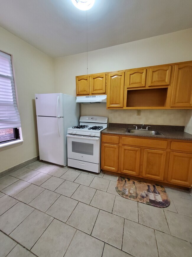 6612 Fresh Pond Rd Apartments and Nearby Queens Apartments For Rent