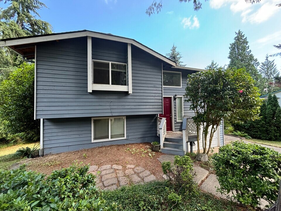 5848 Olive Ave NE in Bremerton, WA - Building Photo