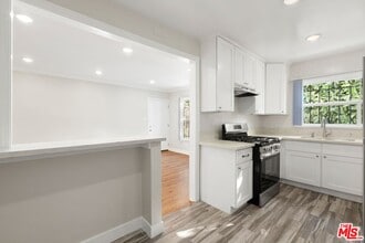 827 N Alta Vista Blvd in Los Angeles, CA - Building Photo - Building Photo