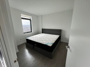 80 Fenwood Rd, Unit 907 in Boston, MA - Foto de edificio - Building Photo