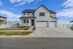 2468 N Paintbrush Dr in Saratoga Springs, UT - Building Photo