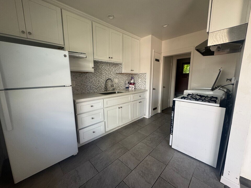 4575 Emerald St in Capitola, CA - Building Photo