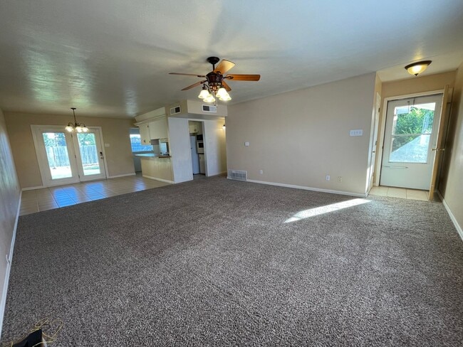 1004 W Manana Blvd in Clovis, NM - Building Photo - Building Photo