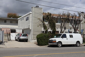 4405 Ventura Canyon Ave in Sherman Oaks, CA - Building Photo - Building Photo