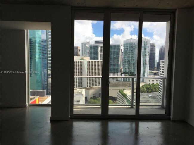 151 SE 1st St in Miami, FL - Building Photo - Building Photo
