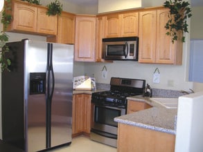 13733 Ruther Ave in South Gate, CA - Foto de edificio - Building Photo