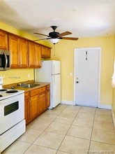753 NW 5th St-Unit -2 in Hallandale Beach, FL - Foto de edificio - Building Photo