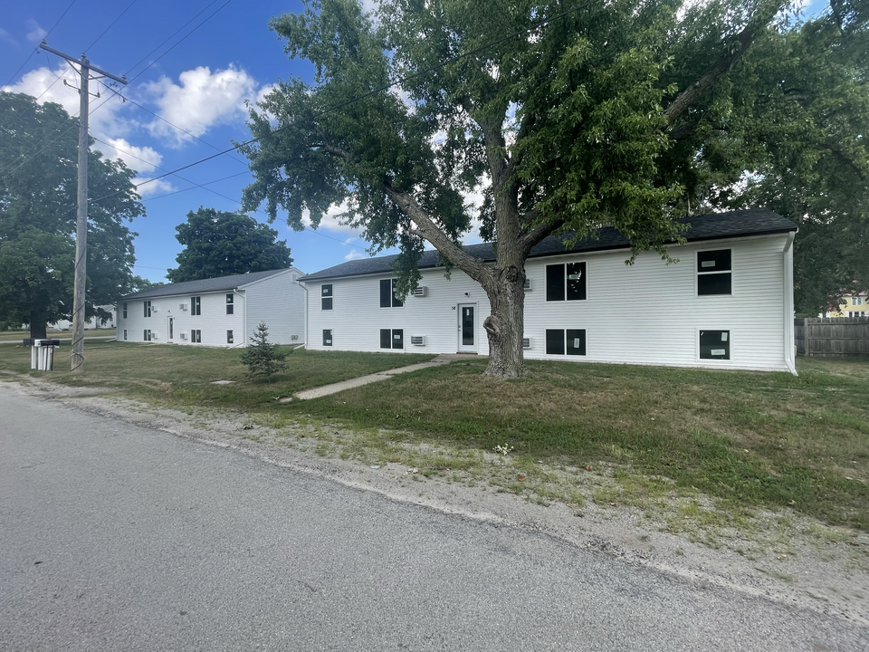 58 8th St N, Unit 1 in Central City, IA - Building Photo