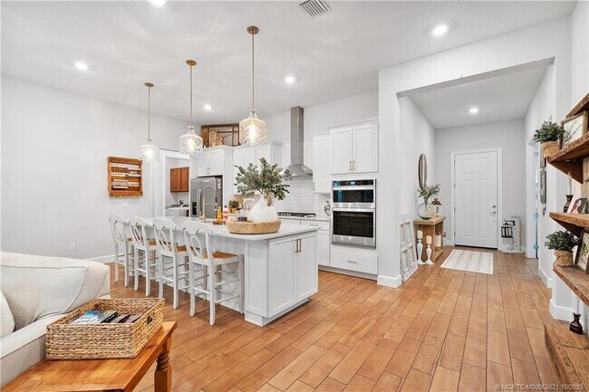 564 SE Villandry Way in Port St. Lucie, FL - Building Photo - Building Photo