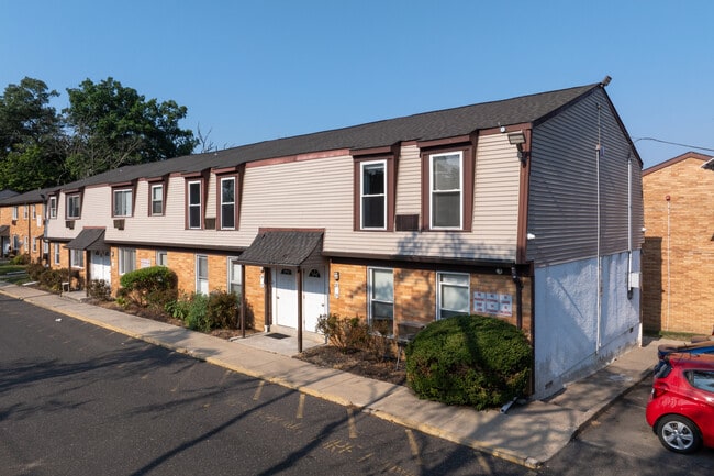 Blackwood Falls in Blackwood, NJ - Foto de edificio - Building Photo