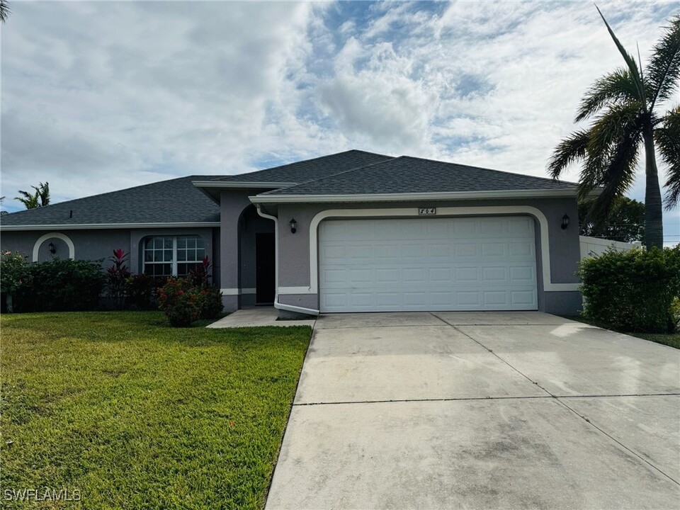 204 NW 7th St in Cape Coral, FL - Building Photo