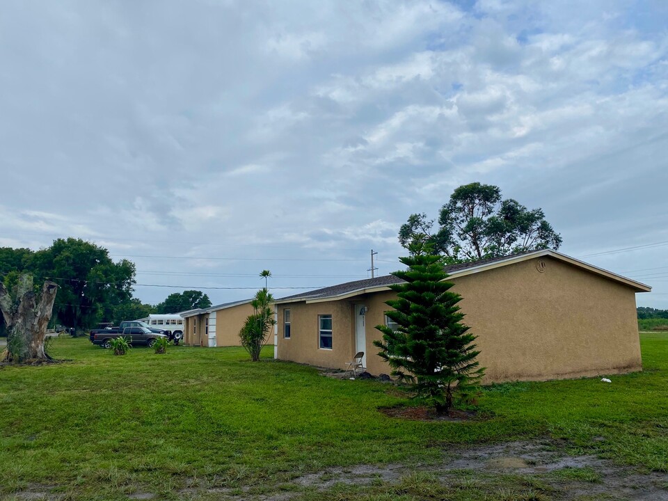 7555 Fl-710 in Okeechobee, FL - Building Photo