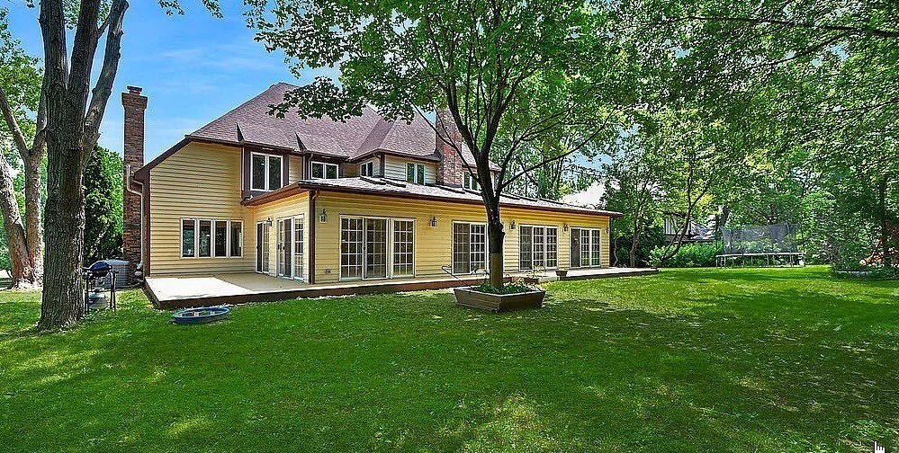 29 Seneca Ave E in Hawthorn Woods, IL - Building Photo