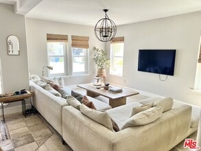 117 Navajo in Topanga, CA - Building Photo - Building Photo