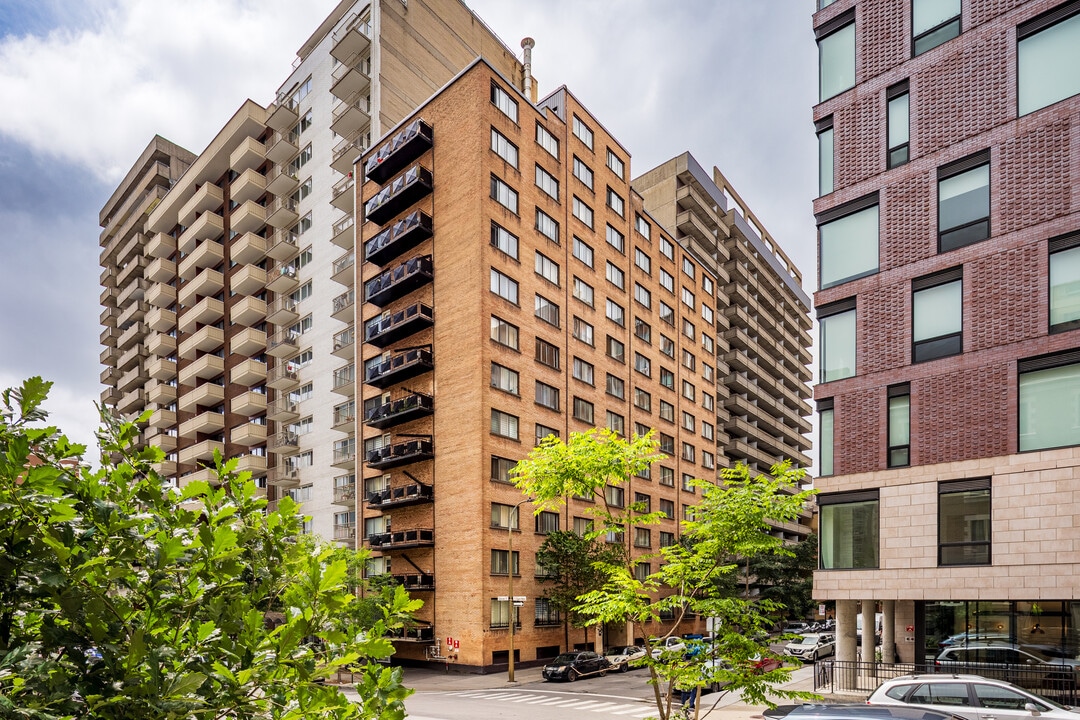 The 1900 Lincoln in Montréal, QC - Building Photo