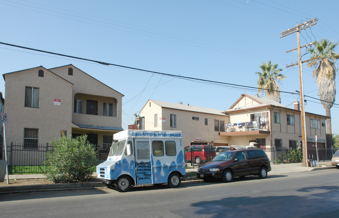 5 Unit Apartment + 1 Nonconforming in Los Angeles, CA - Foto de edificio