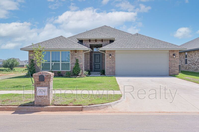 18348 Autumn Grove Dr in Edmond, OK - Foto de edificio