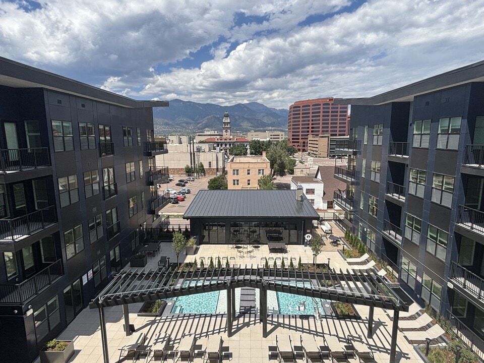 Avian Apartments in Colorado Springs, CO - Building Photo