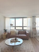 88 W Schiller St, Unit 1707L in Chicago, IL - Building Photo - Building Photo