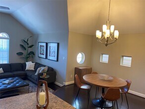 5159 Oasis Park Ln in Houston, TX - Foto de edificio - Building Photo