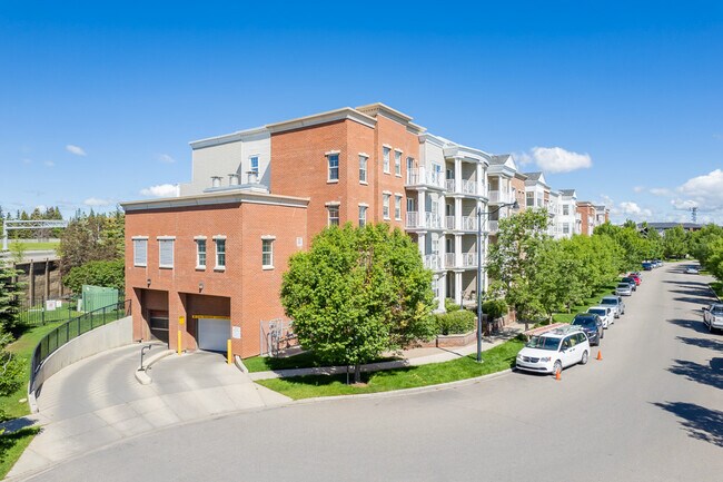 5605 Henwood St SW in Calgary, AB - Building Photo - Building Photo