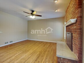 626 David St in Lake In The Hills, IL - Foto de edificio - Building Photo