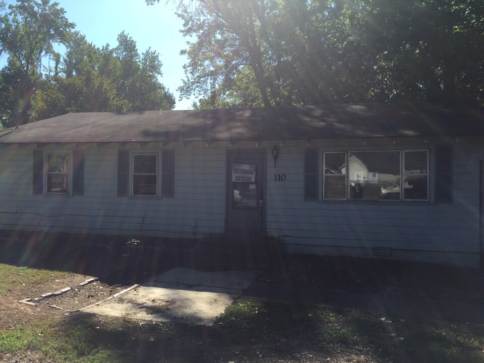 110 Perry St in Clarksville, AR - Building Photo