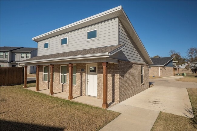 704 N Honey Locust Bnd in Fayetteville, AR - Building Photo - Building Photo