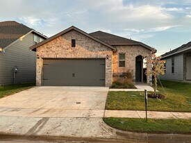 1613 Edgeway Dr in Aubrey, TX - Building Photo