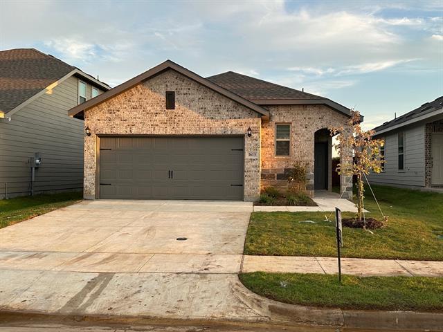 1613 Edgeway Dr in Aubrey, TX - Building Photo