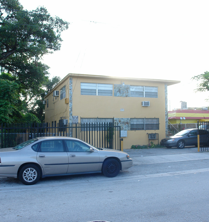 6215 NW 2nd Pl in Miami, FL - Building Photo