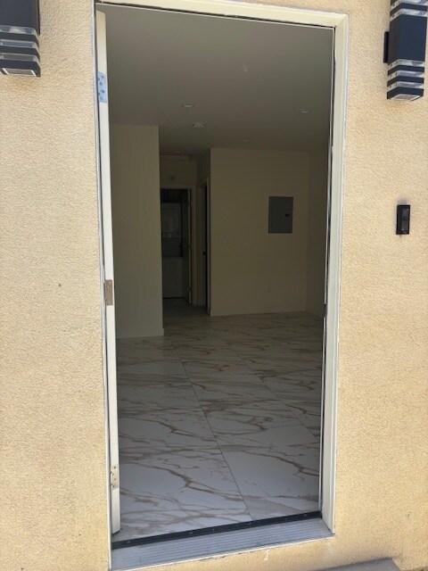 10929 Hayvenhurst Ave in Granada Hills, CA - Building Photo - Building Photo