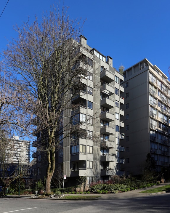 The Chartwell in Vancouver, BC - Building Photo