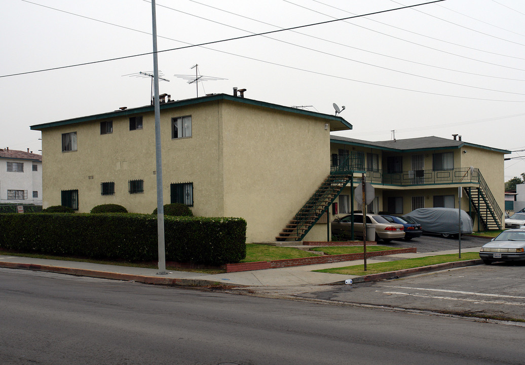 855 W 130th in Gardena, CA - Foto de edificio