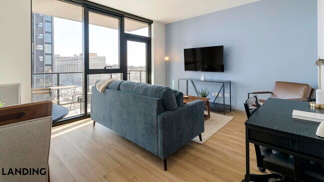 513 S Damen Ave, Unit 702 in Chicago, IL - Building Photo - Building Photo