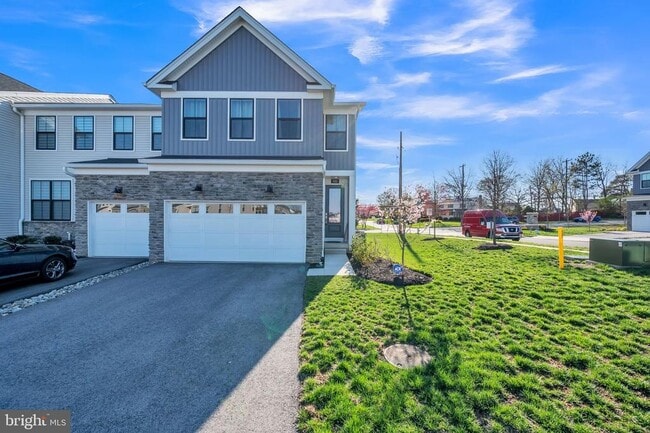 property at 900 Dogwood Ct