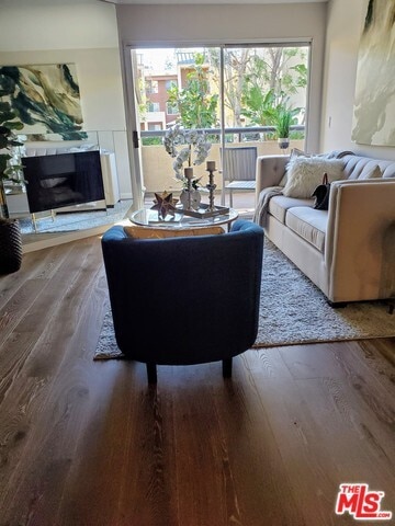 21500 Burbank Blvd-Unit -135 in Los Angeles, CA - Foto de edificio - Building Photo